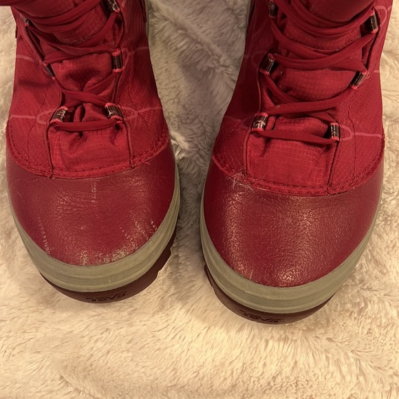 Teva boots with wearable inner liner size 6 - Picture 7 of 13